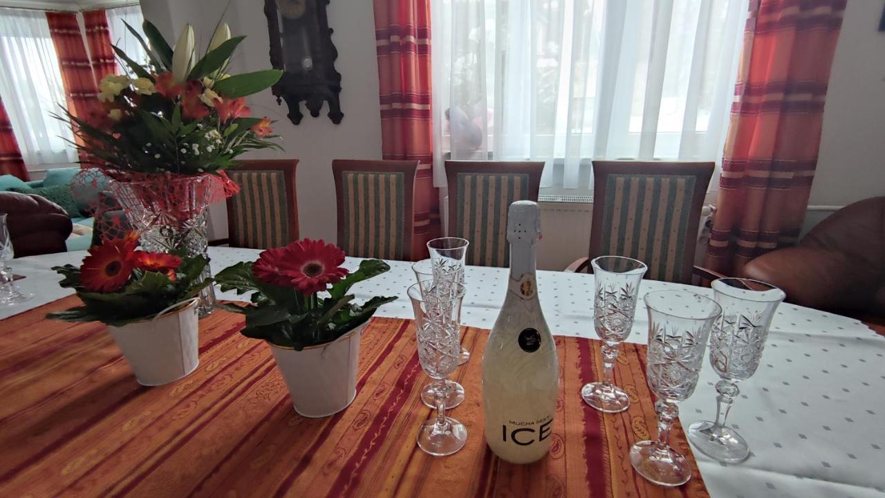 Holiday Home Moldava ภายนอก รูปภาพ